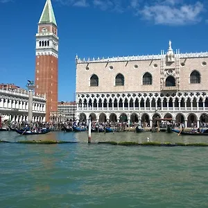 In Back To San Marco Apartamento